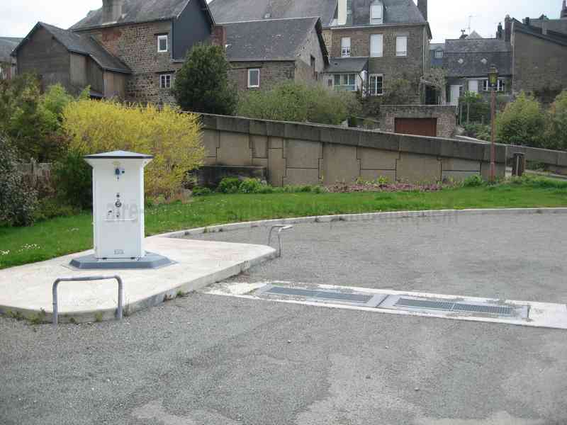 Aire La Poste - Lassay-les-Châteaux — photo 2